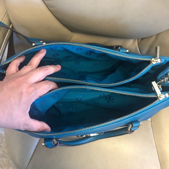 💙Amanda Hobo Double ZIP Tote NWT💙 - Picture 8 of 8